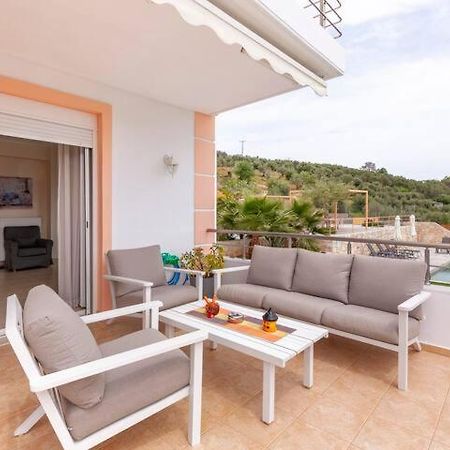 Villa Oasis Galatás Exteriör bild