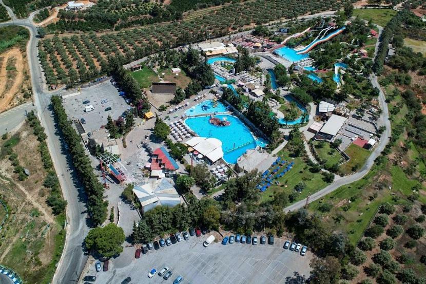 Villa Oasis Galatás Exteriör bild