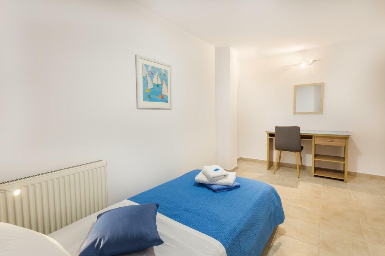 Villa Oasis Galatás Exteriör bild