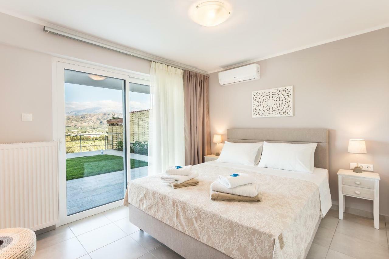 Villa Oasis Galatás Exteriör bild