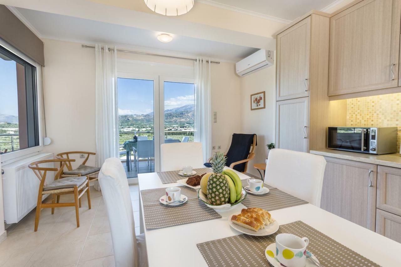 Villa Oasis Galatás Exteriör bild