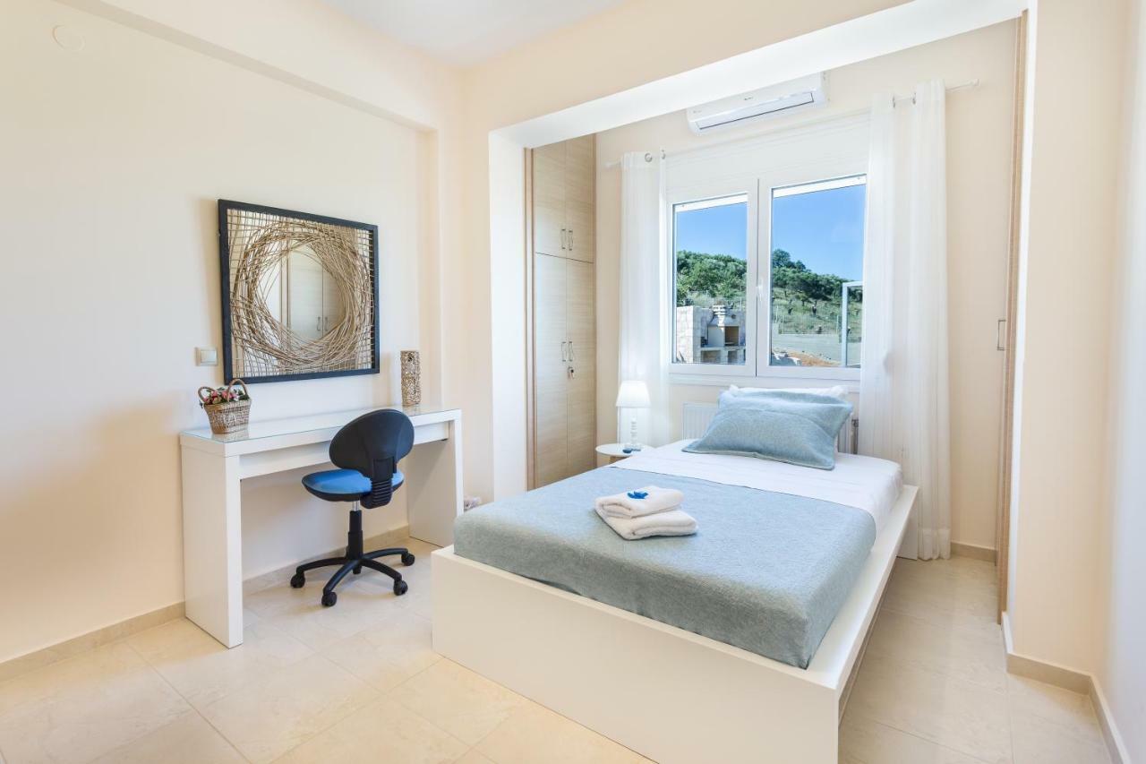 Villa Oasis Galatás Exteriör bild